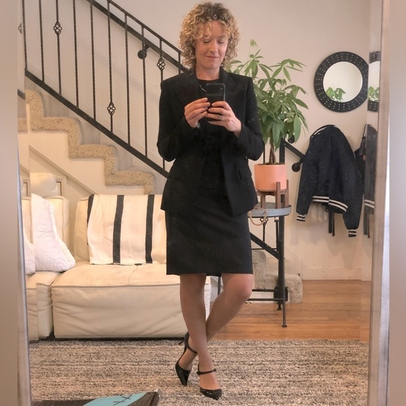 Like NEW Theory black blazer suit jacket - Picture 2 of 3